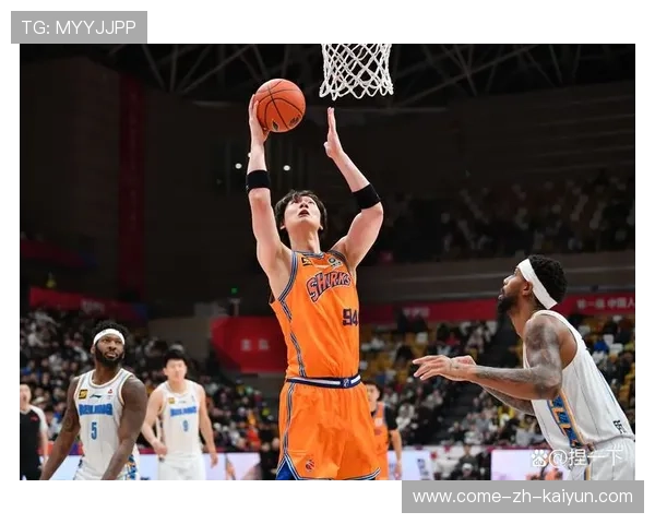 篮下争夺:北京队抢下明显优势的篮板!,北京篮男